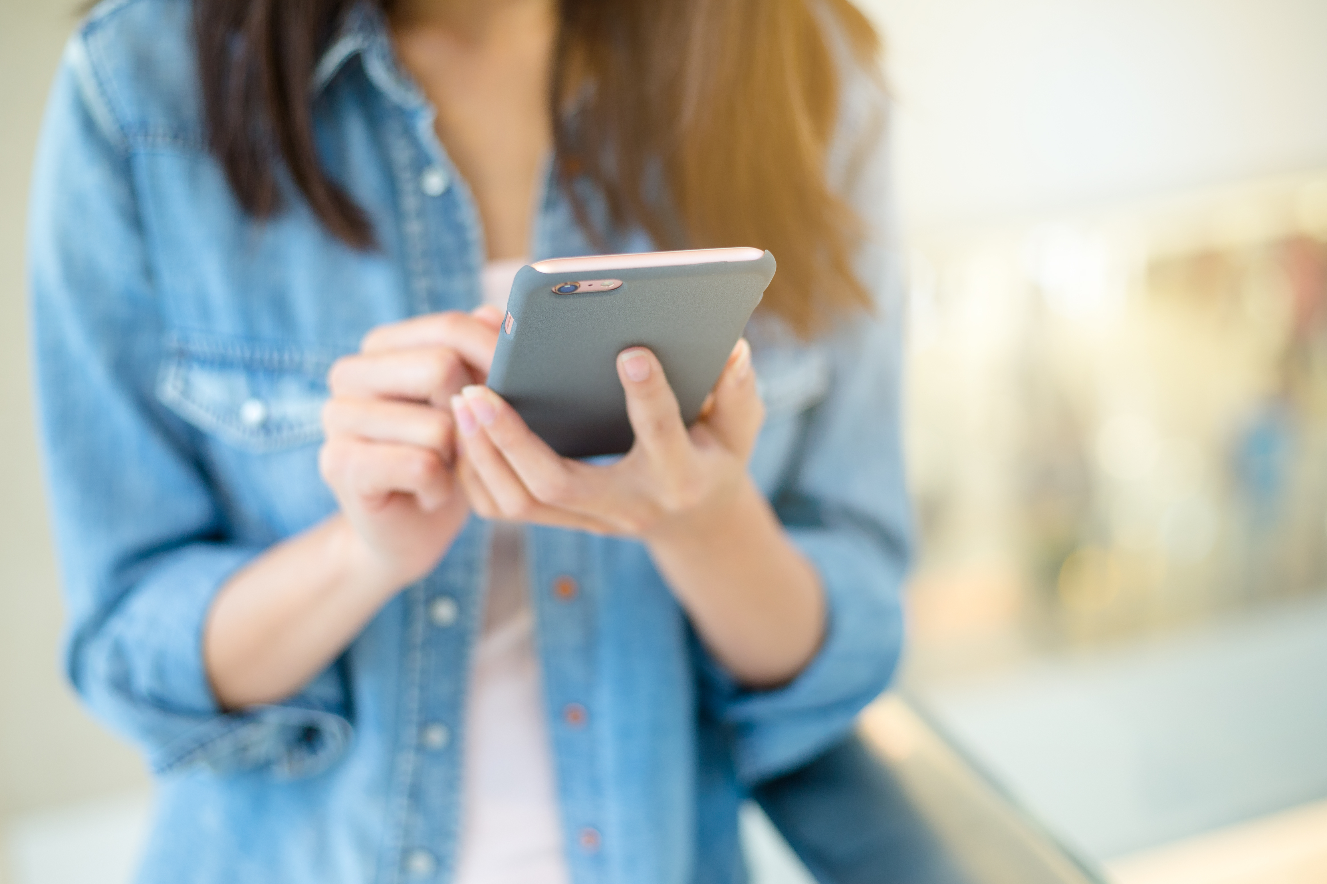 Healthy New Years Resolutions include keeping your screen time to a minimum.