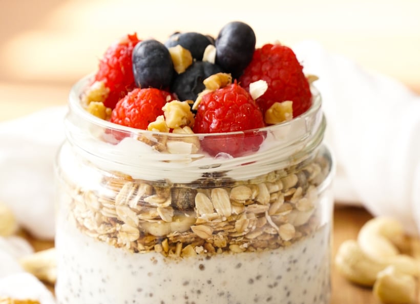 Overnight Oats with Chia and Berries